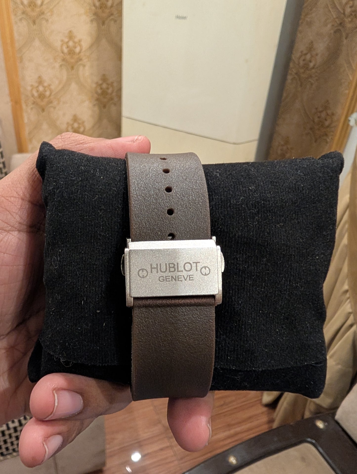 Hublot Diamond Cut Men's Watch – Platinum Case | Luxury Design | Date Function